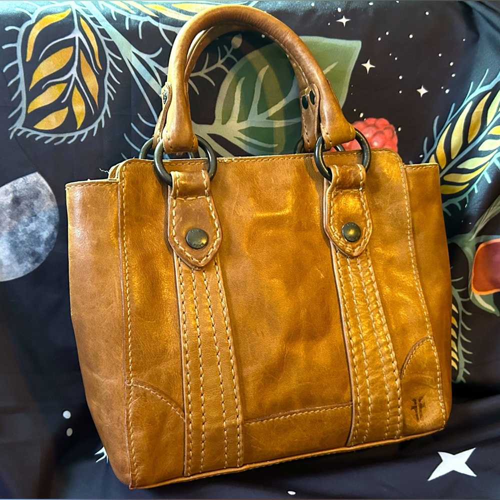 **FRYE**Brown Leather Handbag, White striped cotton lining, multi pocket